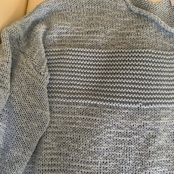 Lord Taylor, Sweater, summer, blue sky, size 10. - Picture 3 of 9